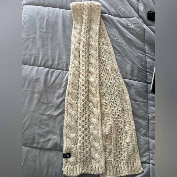 The North Face Cable Knit Cream Scarf - Picture 1 of 4